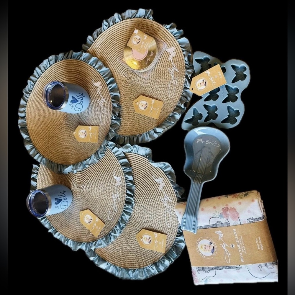Dolly Parton 13 Piece Ltd Edition Wine Tumblers, Ice Tray, Placemats & More.
